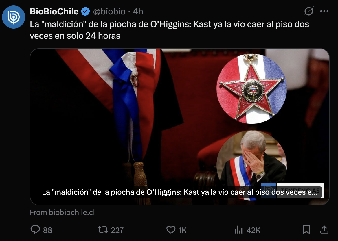 Al Pastel no se le cayo 1, se le cayo 2 veces la piocha !! jajajajaja 